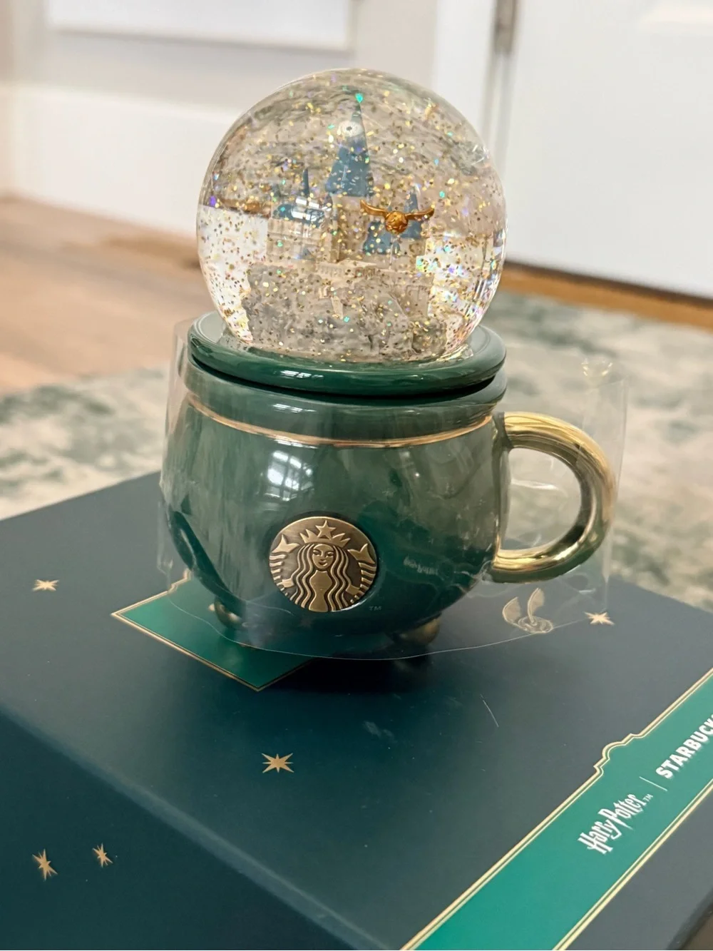 Starbucks x Harry Potter HogwartsDark Green and Gold Mini Mug & Snow Globe Sets